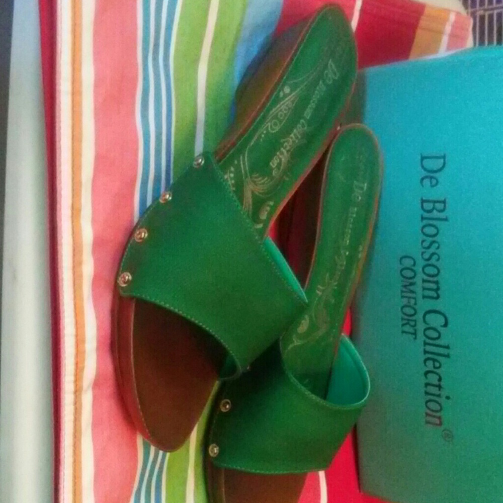 Ladies Slides - Picture 2 of 5